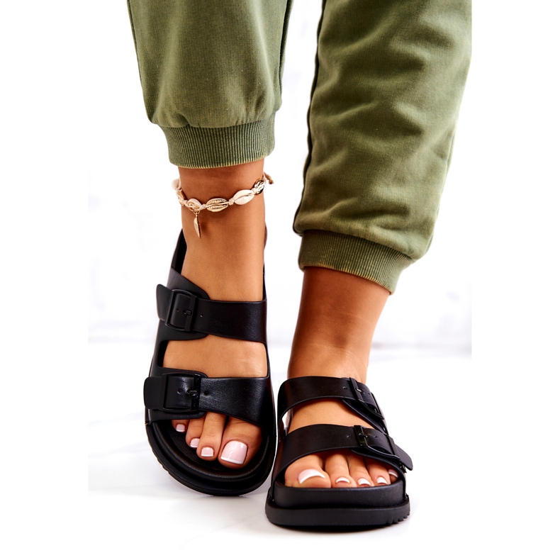 S.Barski Fekete Corina papucs csattal 2