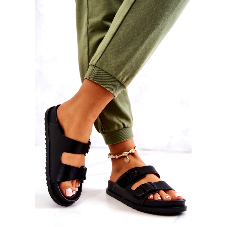 S.Barski Fekete Corina papucs csattal 1