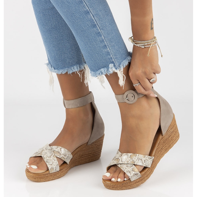 Bőr szandál Filippo 04565-04 / 00-5 arany bézs 1