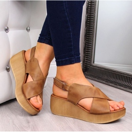 Bőr szandál Dolce Pietro W P74A barna platformon 2 Bőr szandál Dolce Pietro W P74A barna platformon 2