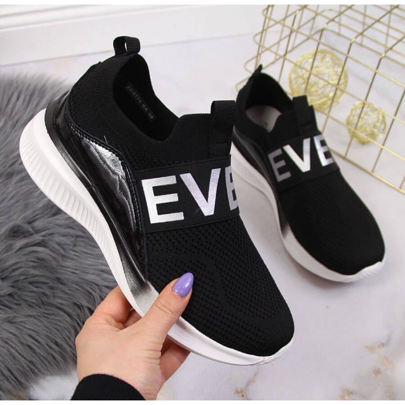 Vinceza W JAN122A fekete cipő zokni 1