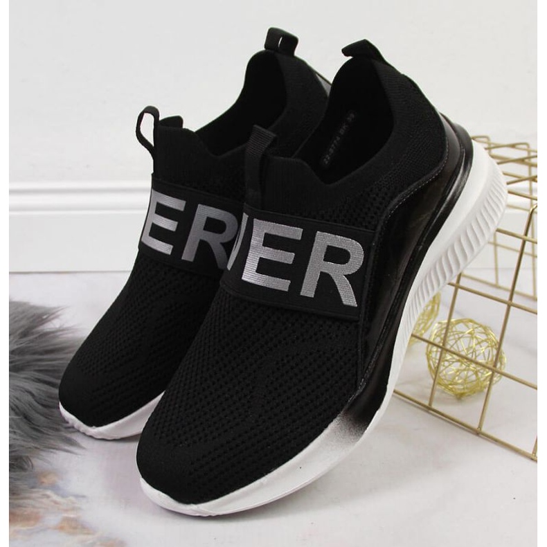 Vinceza W JAN122A fekete cipő zokni 2