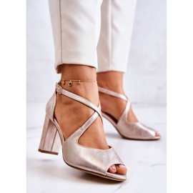 Sergio Leone Bőr szandálok Egy Arany Lorita Bárban aranysárga 2