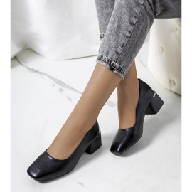 Fekete bőrpumpák a Vasila poszton 1