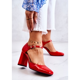 PG1 Divatos lakkozott szivattyúk egy vörös maoris bárban piros 1