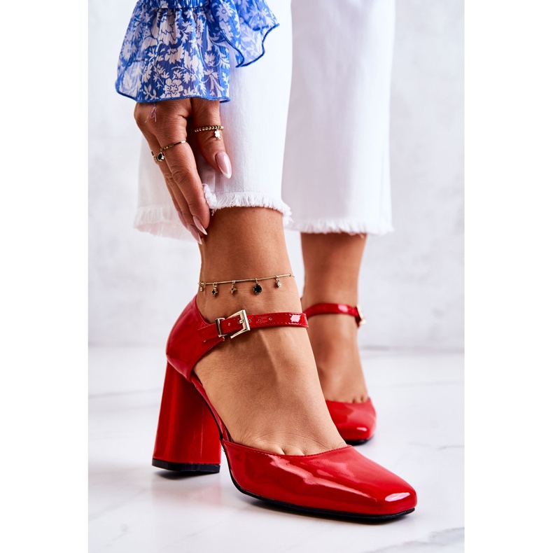 PG1 Divatos lakkozott szivattyúk egy vörös maoris bárban piros 2