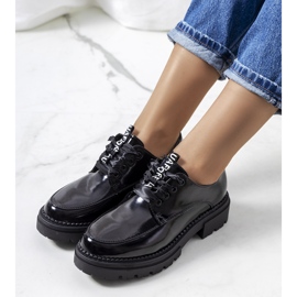 A márka fekete lakkozott cipői Aike 1