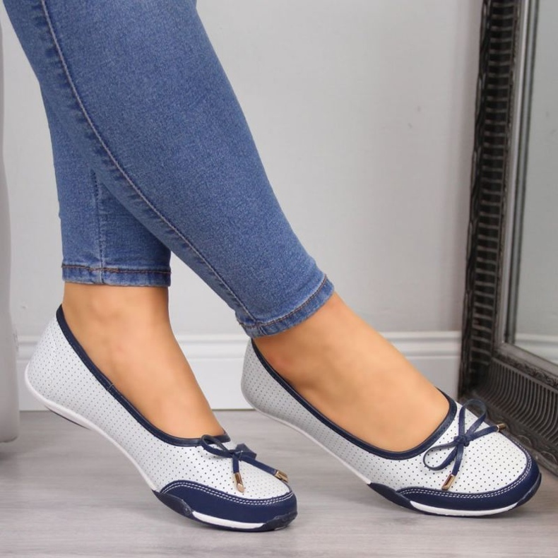 Női fehér bőr áttört balerinák eVento 2