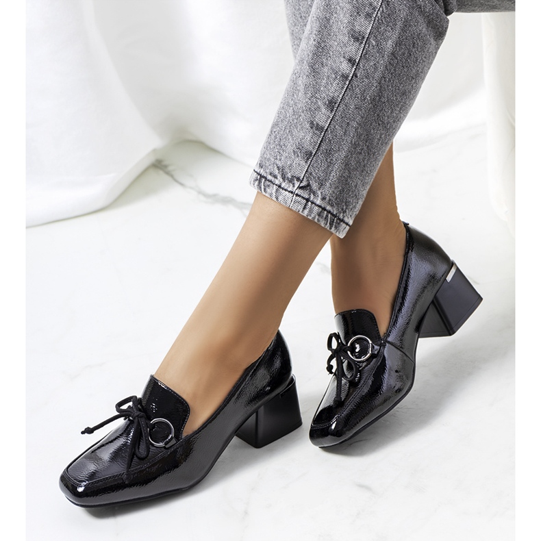 Fekete lakkozott magassarkú cipő Monisha márka 1