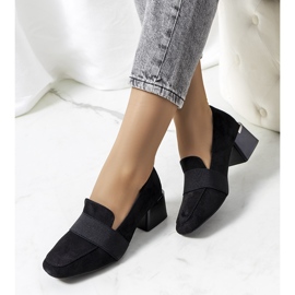 Fekete broguk az Arden poszton 1