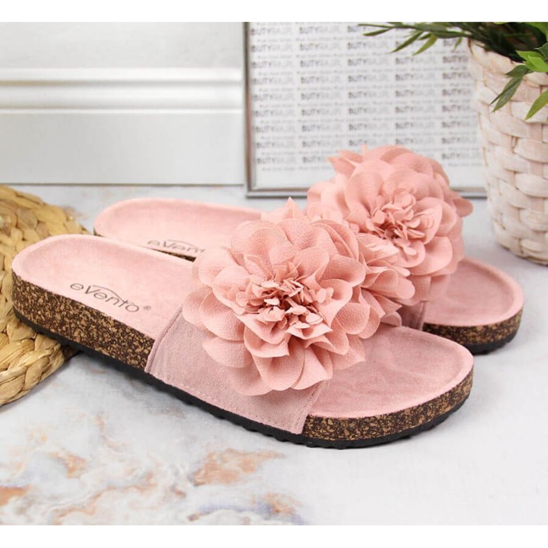 Papucs rózsaszín virágokkal az eVentoban 2 Papucs rózsaszín virágokkal az eVentoban 2