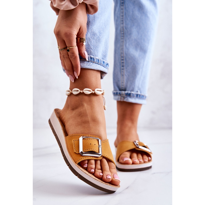 Divatos női papucs csattal Inblu CP000031 sárga 1