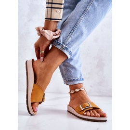 Divatos női papucs csattal Inblu CP000031 sárga 2