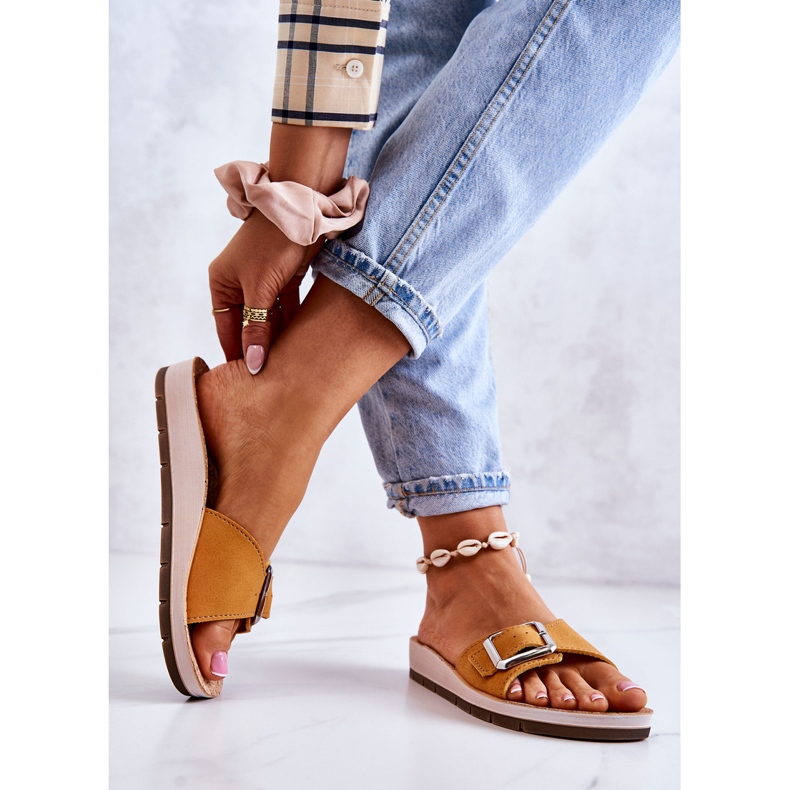 Divatos női papucs csattal Inblu CP000031 sárga 2