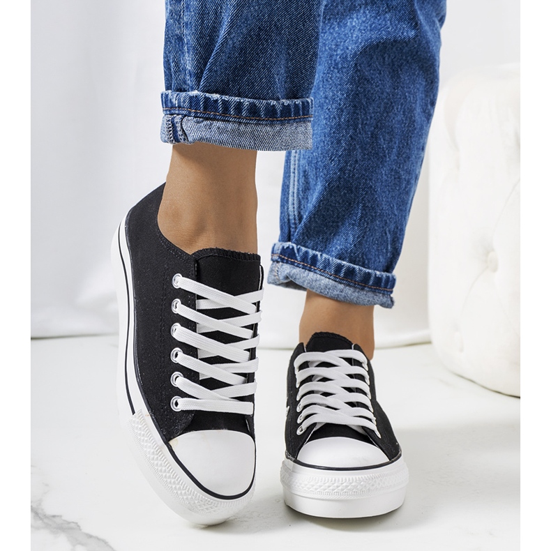 Fekete tornacipő a Wessel platformon 1