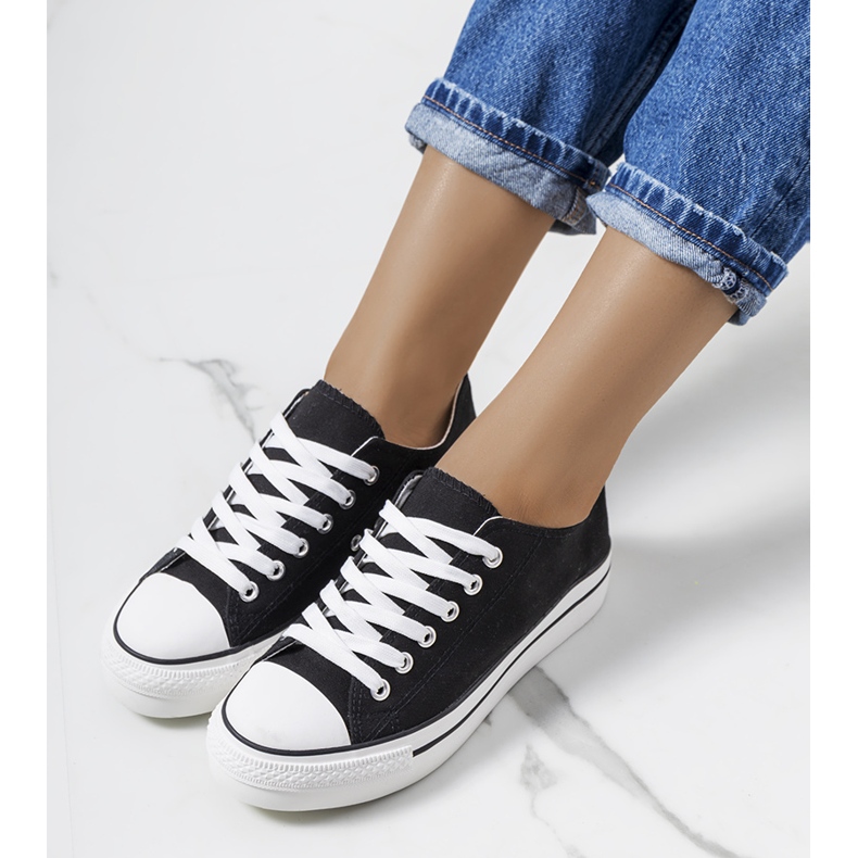 Fekete tornacipő a Wessel platformon 2