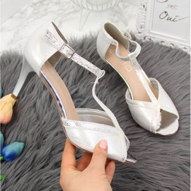 Elegáns nyitott orrú ezüst szandál W Filippo 1