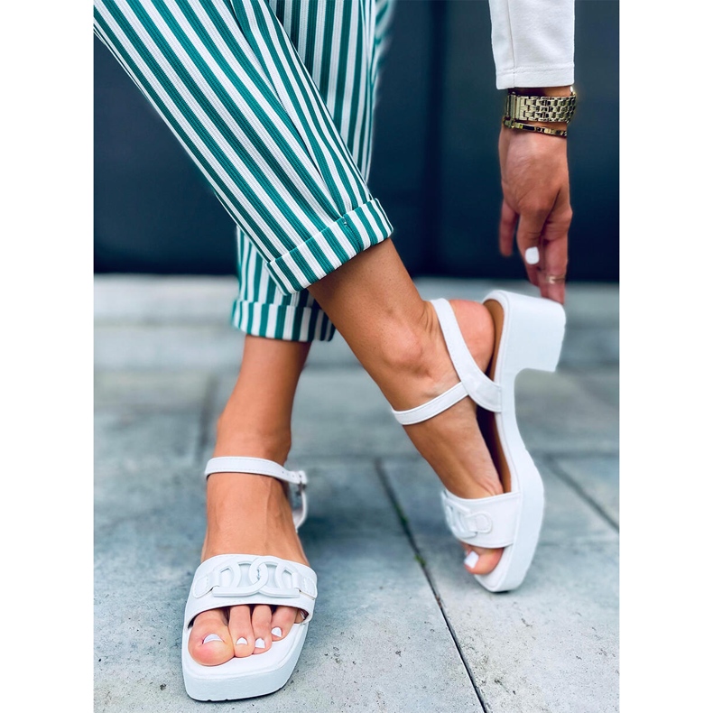 A márka magas sarkú szandálja Sharon White fehér 1