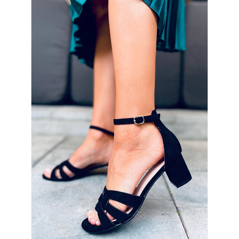 Avium fekete sarkú szandál 2