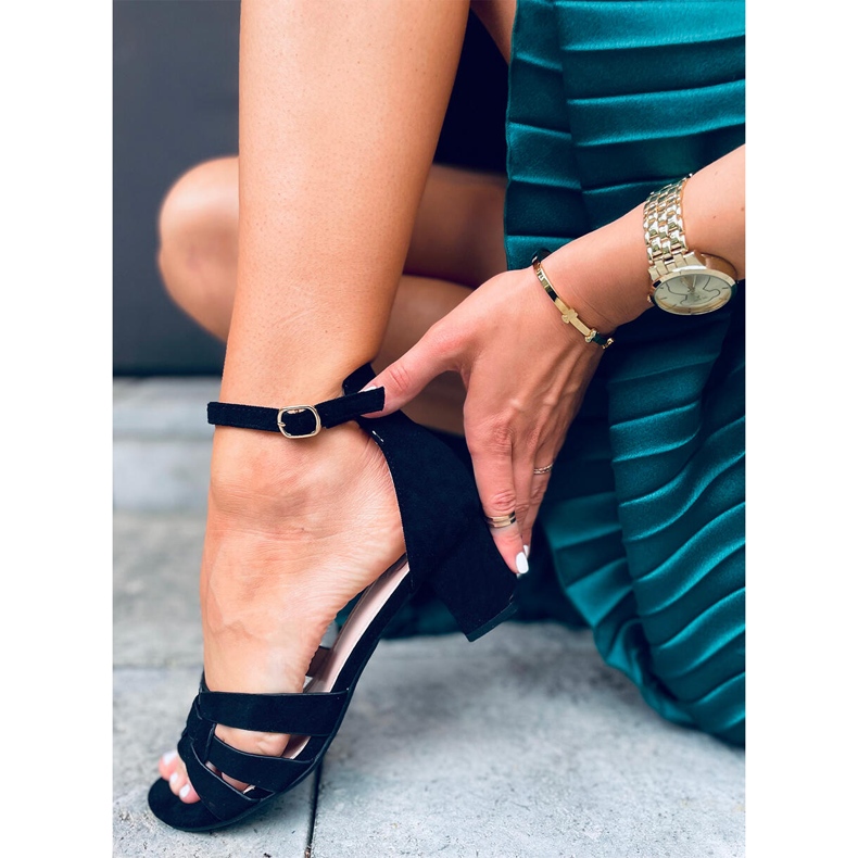 Avium fekete sarkú szandál 1