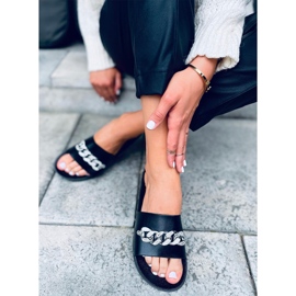 Tilia Fekete papucs lánccal 2