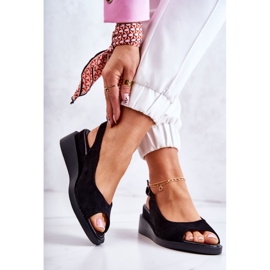 Vinceza Női velúr csatos szandál fekete Camille 2