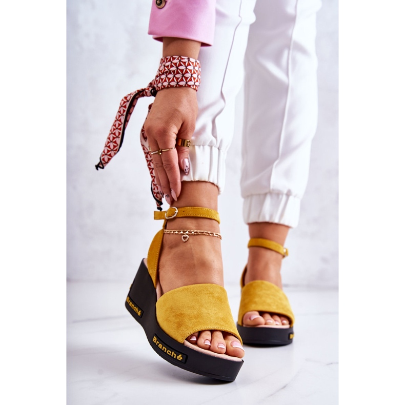 Vinceza Női velúr ékszandál sárga Cortena 1