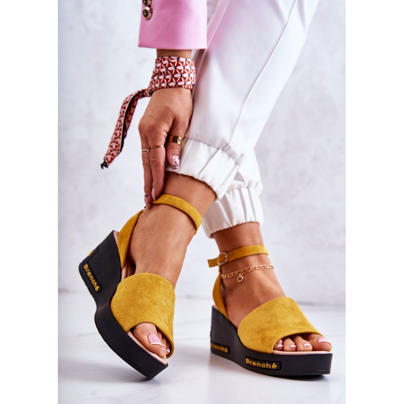 Vinceza Női velúr ékszandál sárga Cortena 2