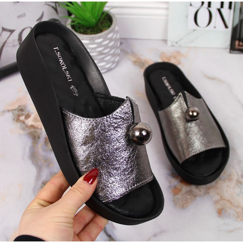 Bőr papucs díszgolyóval T. Sokolski W SCA165A ezüst 1