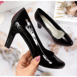 Fekete pumpák, Sergio Leone lakkozott oszlopa 2