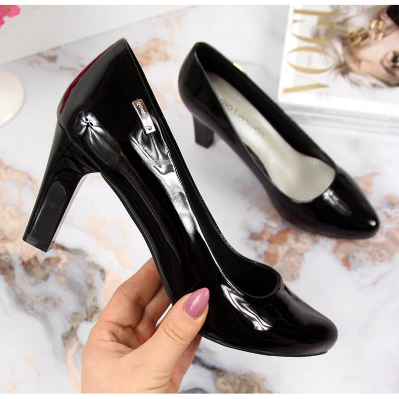 Fekete pumpák, Sergio Leone lakkozott oszlopa 2