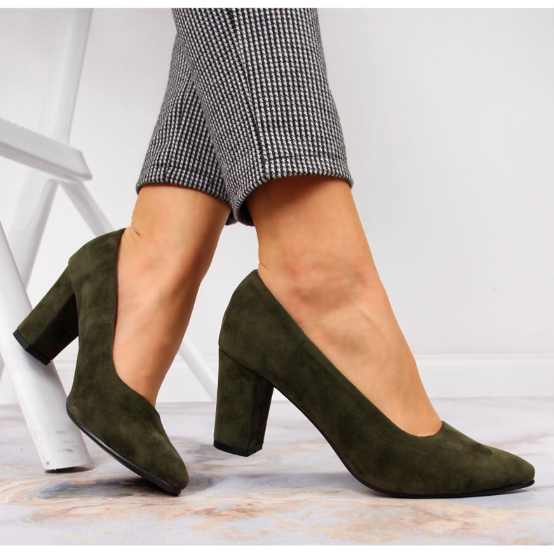 Pumpák a poszton velúr oliva Monique zöld 1