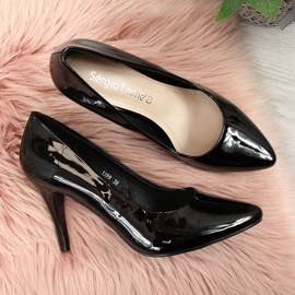 Szivattyúk egy fekete lakkozott Sergio Leone tűsarkún 2