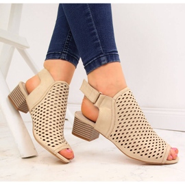 Női bézs áttört szandál Sabatina 1