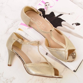 Elegáns nyitott orrú, aranyszínű női Filippo szandál aranysárga 2