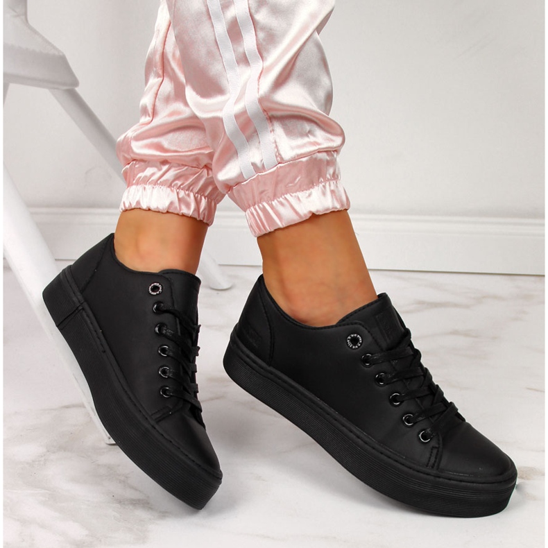 Női alacsony tornacipő fekete Big Star II274098 platformon 1