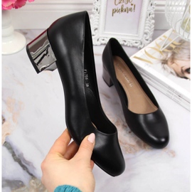 Szivattyúk egy ezüst blokkon, fekete Sergio Leone 1