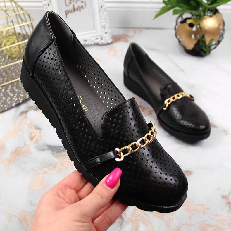 Női áttört cipő lánccal, fekete Jezzi 1