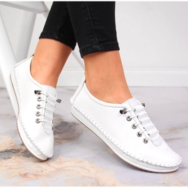 Női fehér bőr bebújós cipő Artiker 1