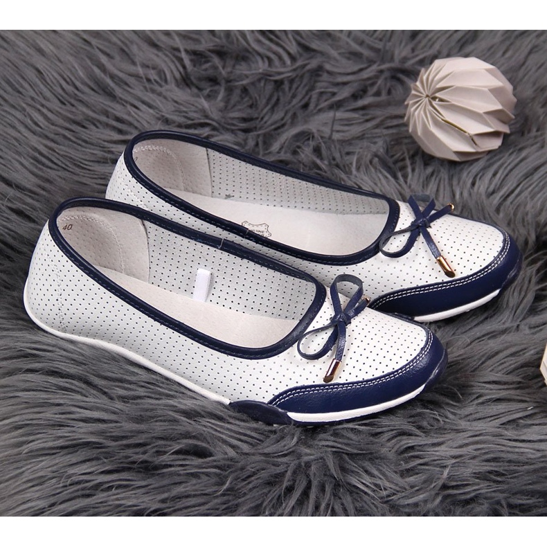 Női fehér áttört bőr balerinák eVento 2