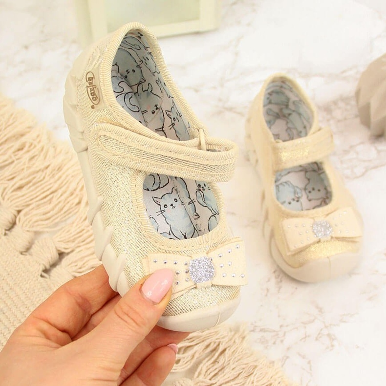 Balerina lányok bézs tépőzáras papucs Befado masnival 1