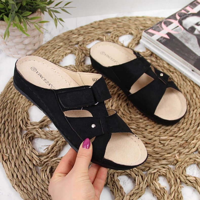 Női fekete ékpapucs Vinceza 2