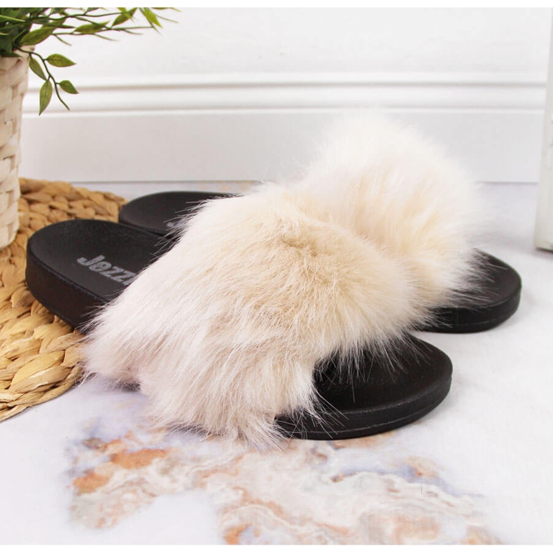 Női bézs Jezzi papucs bundával 1