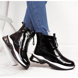 Női fekete lakkbőr tornacipő T.Sokolski 1