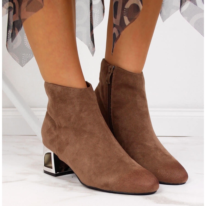 T.Sokolski Barna női csizma dekoratív sarokkal, T. Sokolskitól 2