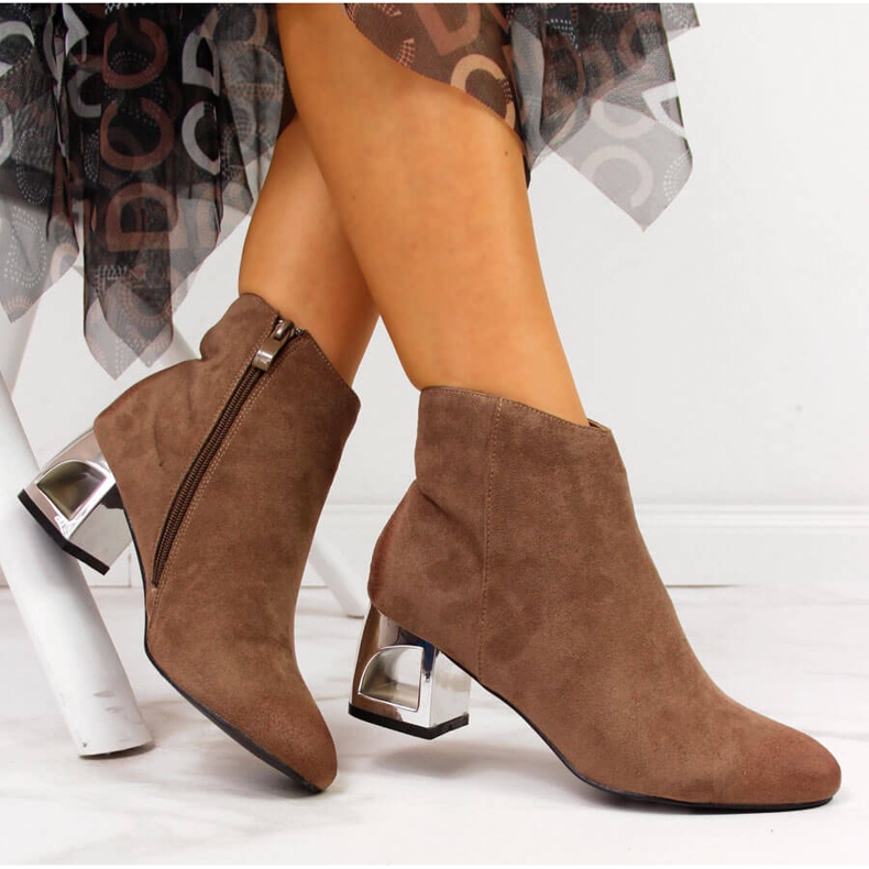 T.Sokolski Barna női csizma dekoratív sarokkal, T. Sokolskitól 1