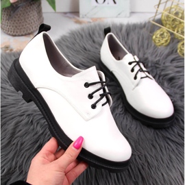 S.Barski S. Barski fűzős női fehér cipő 1