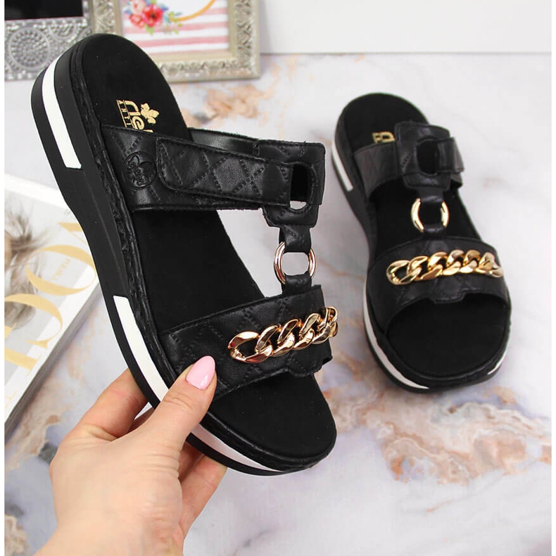 Fekete Rieker V5929-00 női fekete papucs lánccal 1