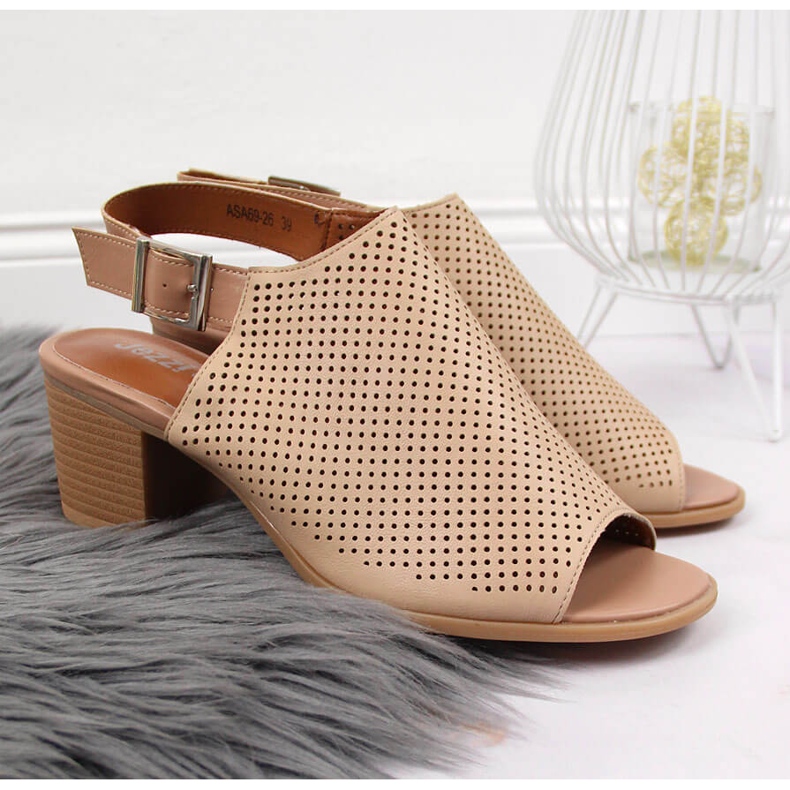 Női szandál, áttört, bézs Jezzi 2