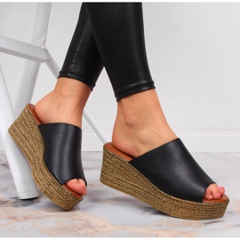 Női fekete ékpapucs Vinceza 1